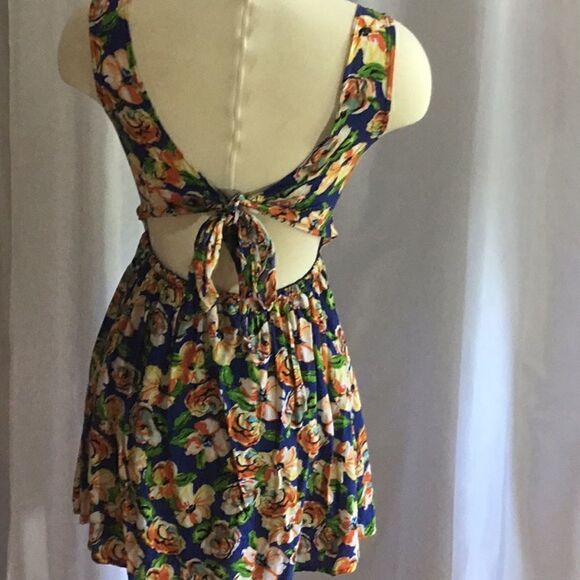 Lightweight skater skirt dress with tie back in sm - Picture 6 of 8